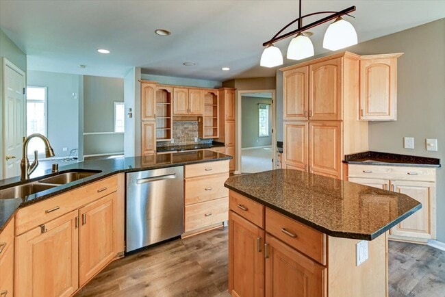 Building Photo - Beautifully updated 4 bedroom home in Southbridge, Waunakee