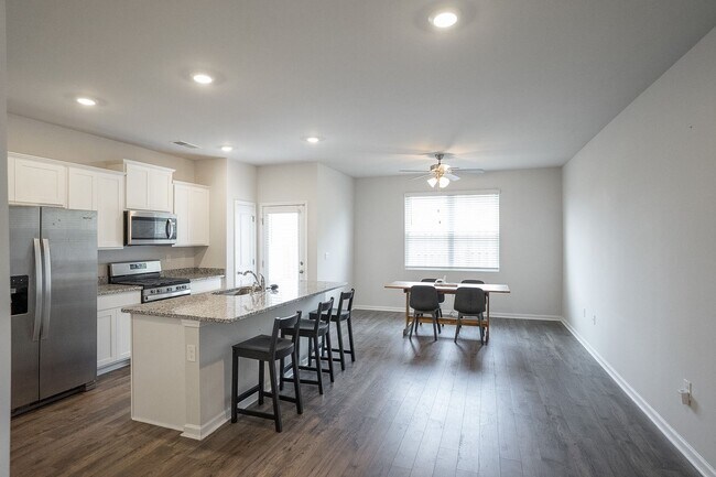Building Photo - 950 Quaint Parish Cir