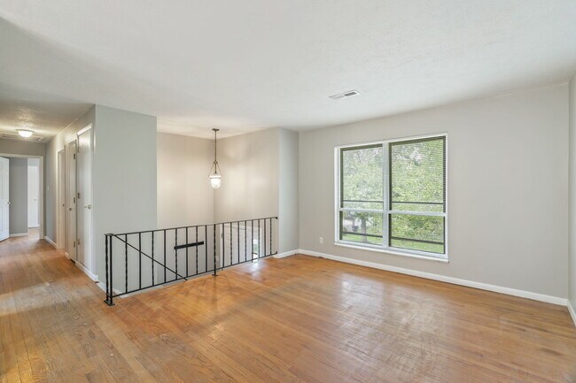 Building Photo - 5201 Aubrey Ln