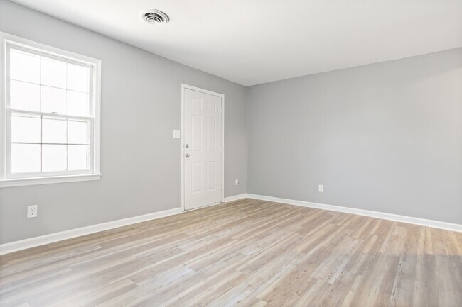 Building Photo - 2600 Mallard Ct