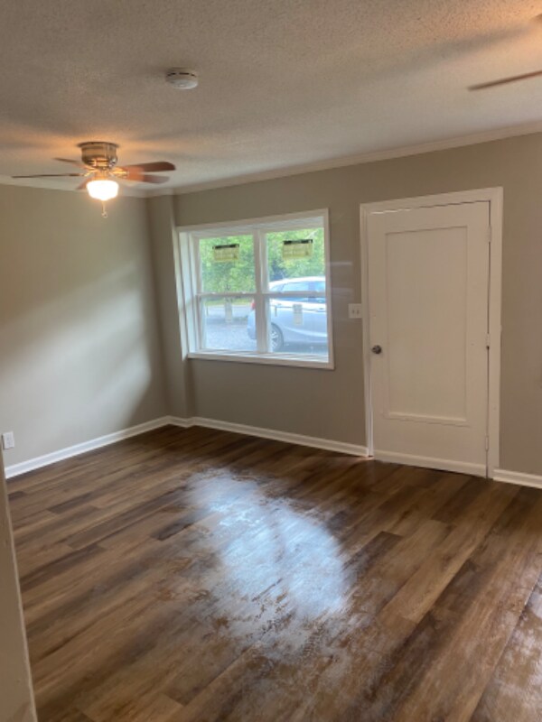 Building Photo - 3950 S Dixie Rd