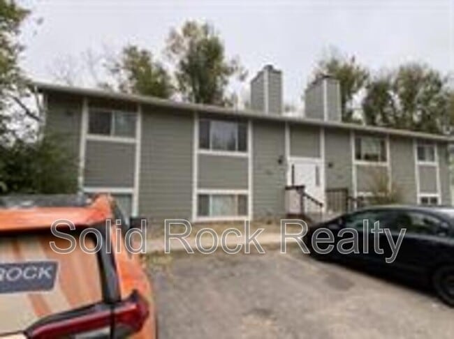 Building Photo - 445 Van Buren St