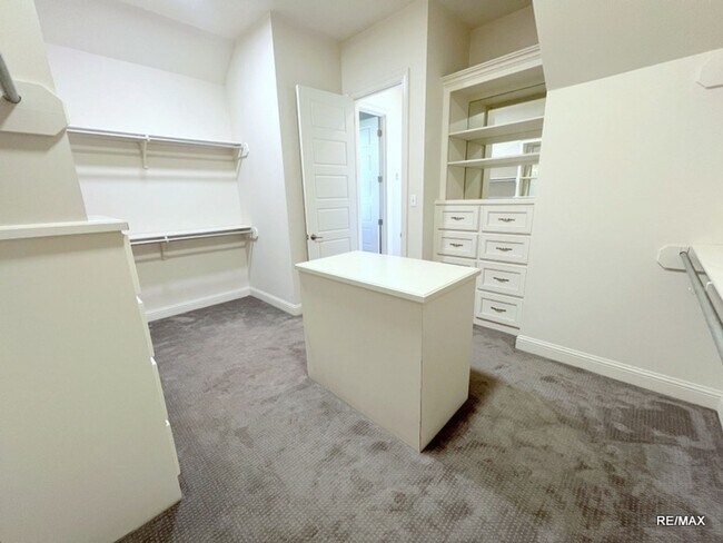 Building Photo - EXQUISITE HOME IN ST. CHARLES COURT OF NOR...