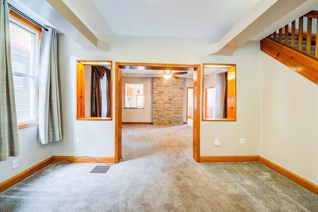 Building Photo - Stunning 3 bedroom home in Bon Air availab...