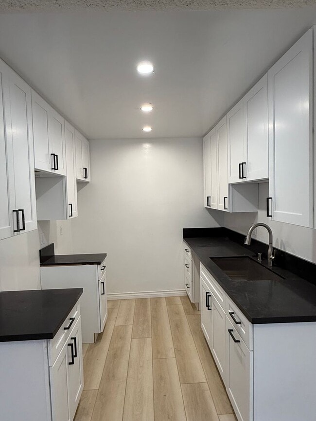 Building Photo - 1750 S Bentley Ave