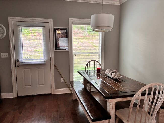 Building Photo - 4 bed 4.5 bath unit in West End neighborhood!