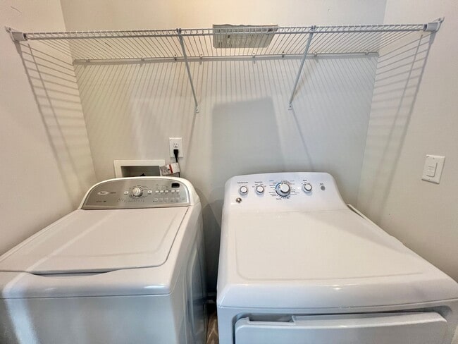 Building Photo - **OFFERING WAIVED APPLICATION FEES & $150 MOVE IN PROMOTION** Newly Remodeled 3BD, 2.5BA Raleigh ...