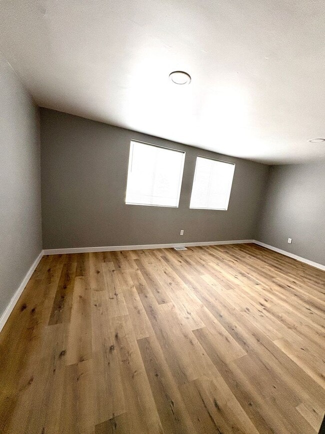 Building Photo - 194 Lindsey Ave