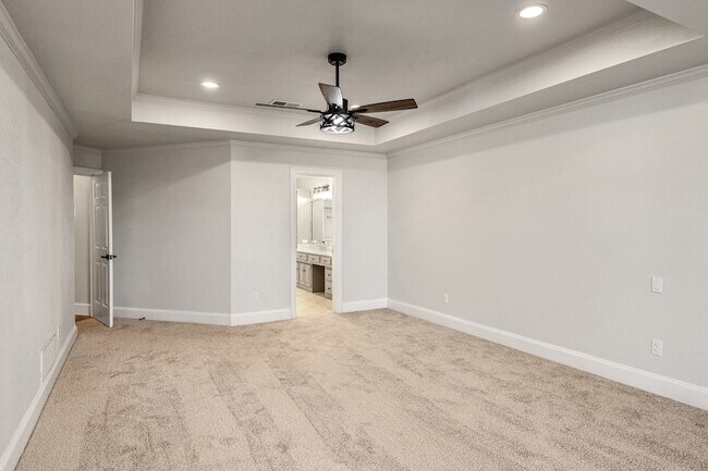 Building Photo - 2912 Bluffview Dr