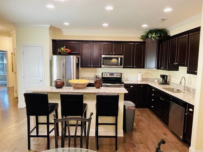 Building Photo - Sun-Drenched Corner Lot Condo – 2 Bedrooms + Office Near Middlebrook Pike