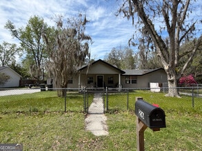 Building Photo - 216 Clarks Bluff Rd