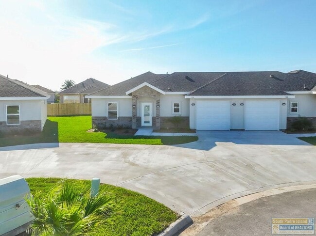 Building Photo - 20 S Bay Hill Dr