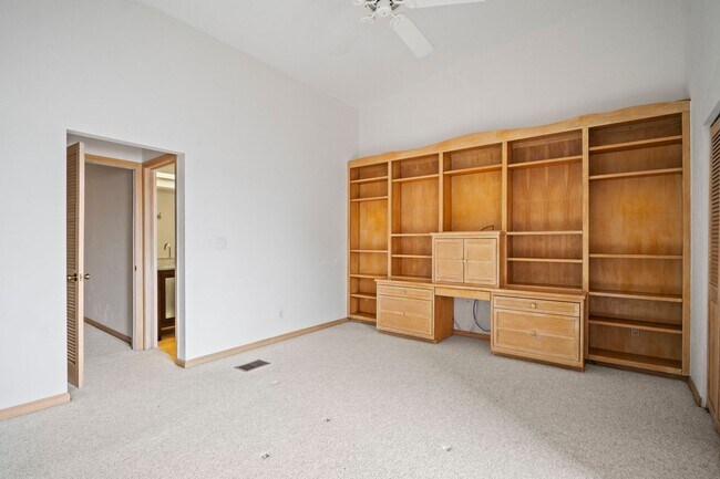 Building Photo - Stunning 2-bedroom, 2-bathroom condo with ...