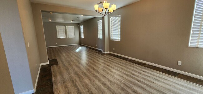 Building Photo - Lone Mountain Heights Luxury Living! 1st-m...