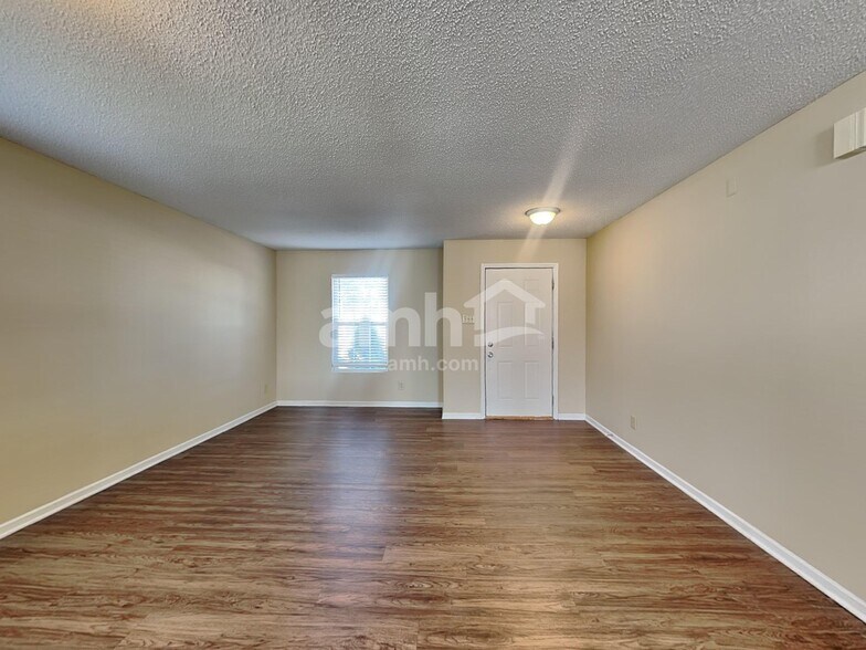 Building Photo - 3110 Brandenburg Dr