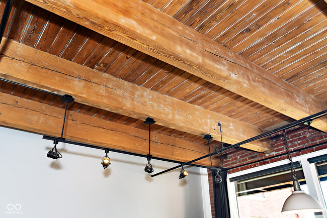 Building Photo - 430 N Park Ave
