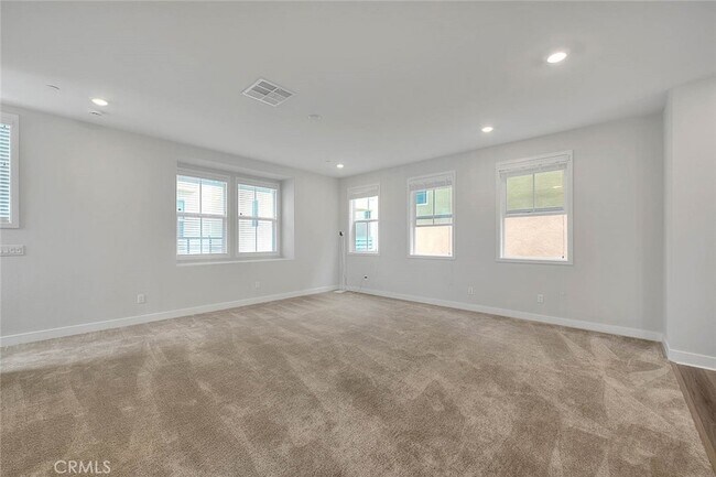 Building Photo - 6 Crown Point Dr