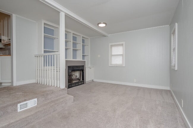 Building Photo - Beautiful 3-Bedroom, 2-Bath Bungalow with ...