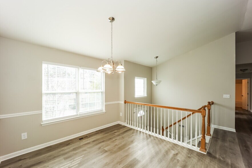 Building Photo - 575 Sycamore Dr