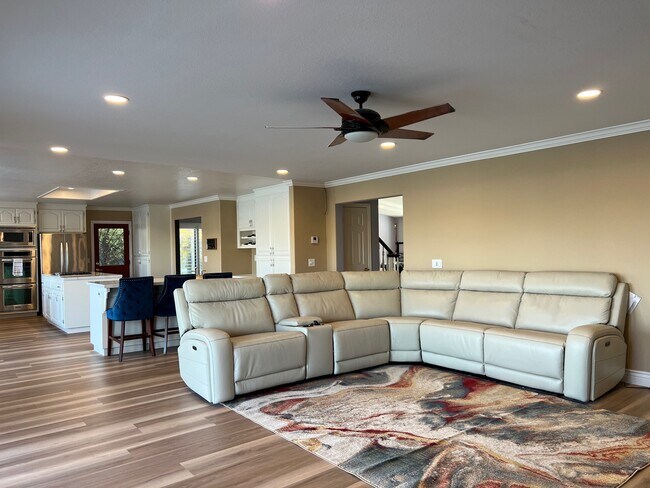 Building Photo - 4909 North Point