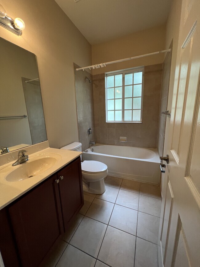 Building Photo - 3222 NW 31st Terrace