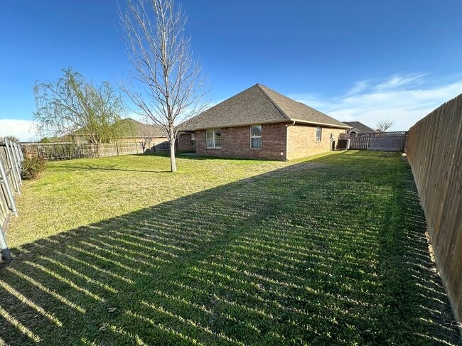 Building Photo - 1205 Alma Dr