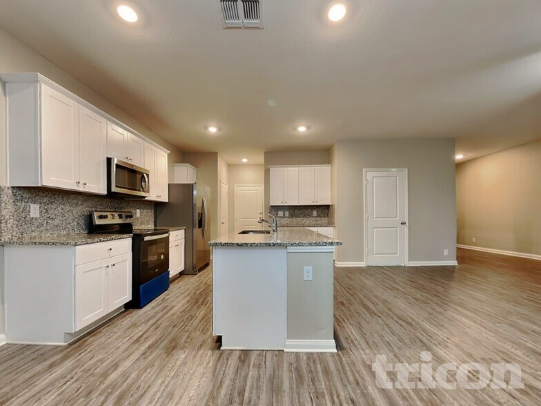 Building Photo - 16019 Dominic Pl