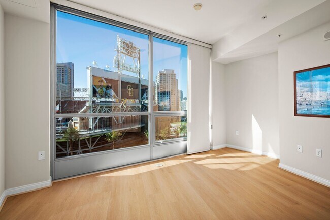 Building Photo - Beautiful Condo Right Across from Petco Park!