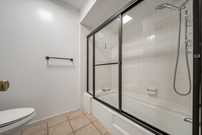 Building Photo - 10732 Briar Forest Dr