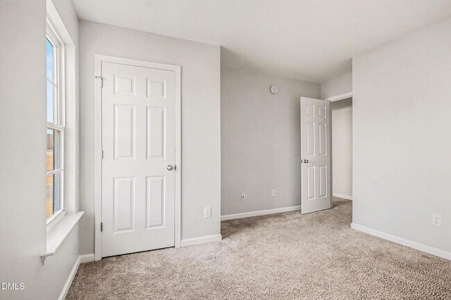 Building Photo - 221 Payton Dr