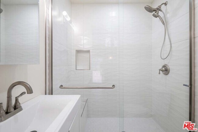 Building Photo - 4753 Saloma Ave
