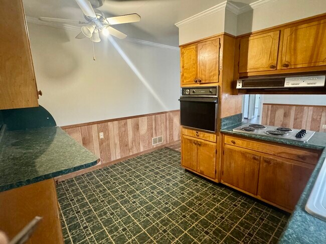 Building Photo - 318 Leola Dr