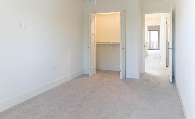 Building Photo - 204 Conservation Dr