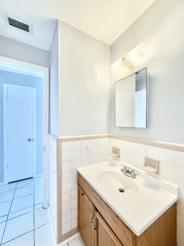 Building Photo - 972 San Christopher Dr