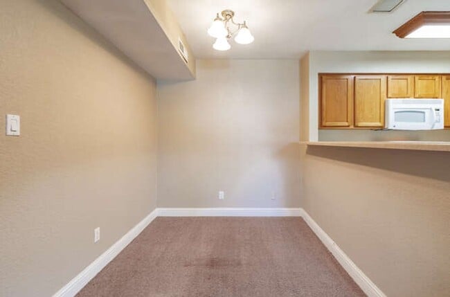 Building Photo - Spacious 1 Bedroom Condo for Rent in Villa...