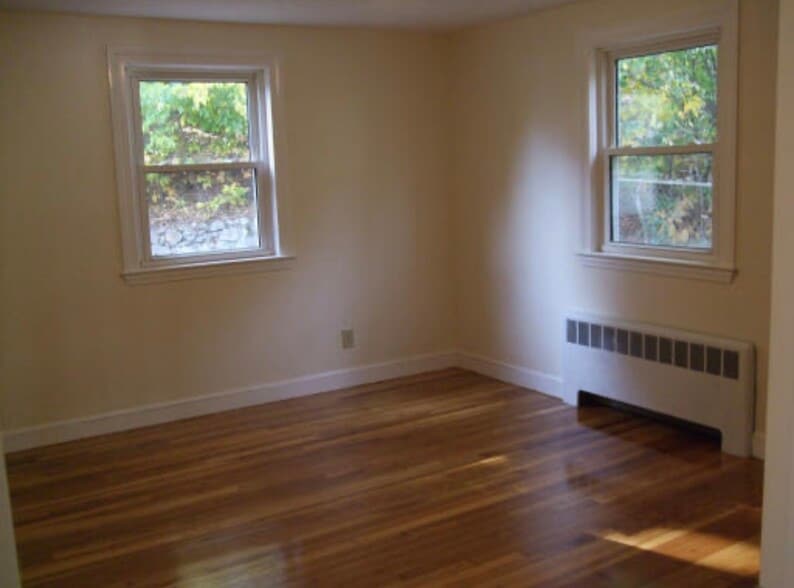 Building Photo - 49 Pheasant St