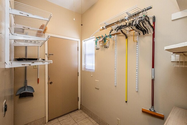 Building Photo - 2006 Piedra China St