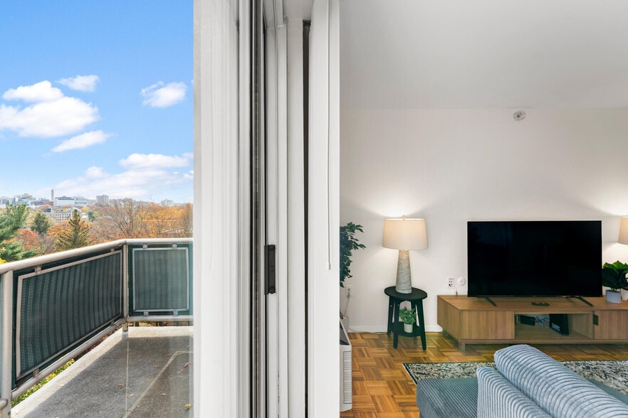 Building Photo - 175 Freeman St