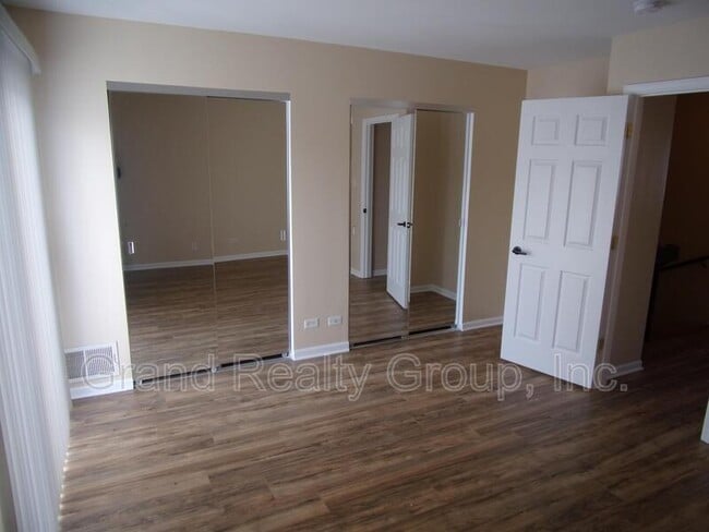 Building Photo - 337 Meadow Green Ln
