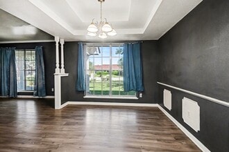 Building Photo - 5001 Glenhaven Dr