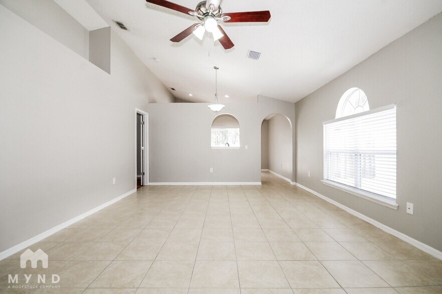 Building Photo - 30630 Double Dr