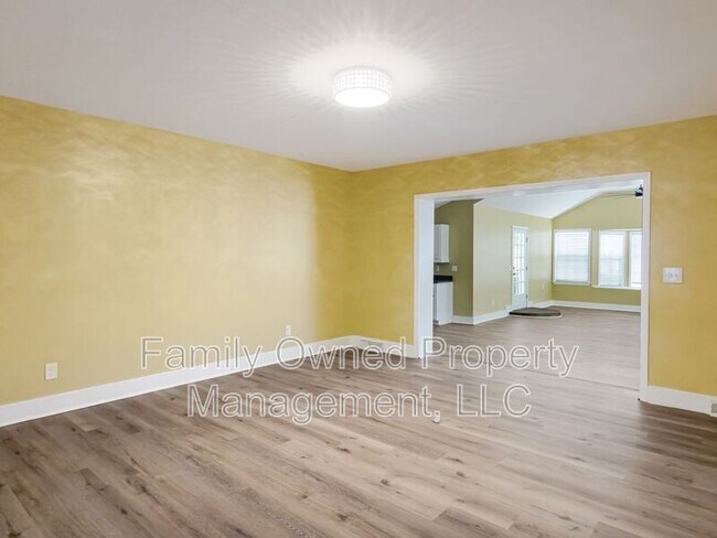 Building Photo - 23 Shadowmoss Pkwy