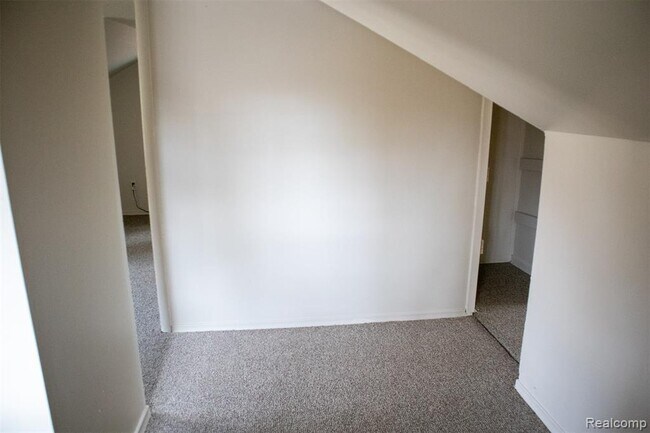 Building Photo - 604 Trombley Rd