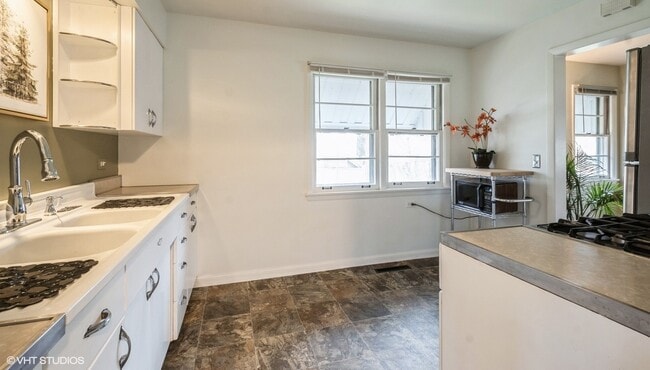 Building Photo - 735 Chestnut St