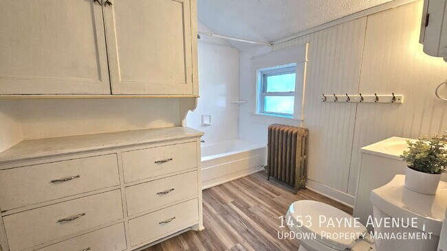 Building Photo - 1453 Payne Ave