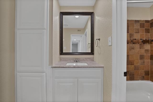 Building Photo - 2303 Park Hill Dr