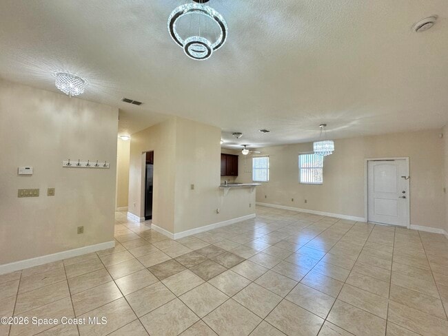 Building Photo - 181 Del Monte St NE