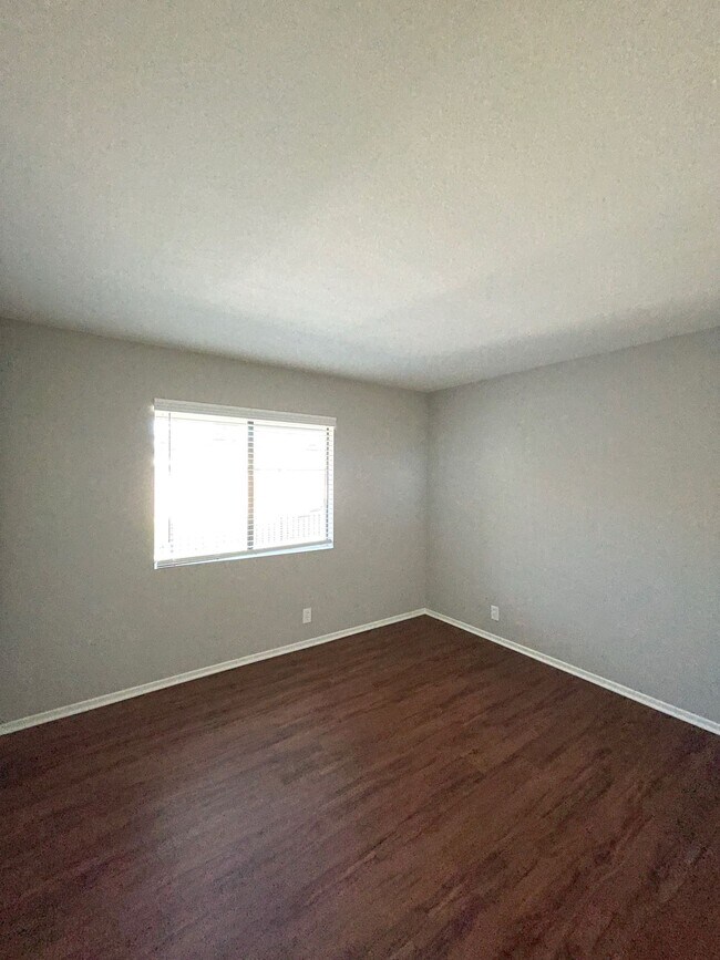 Building Photo - 3315 E 15th St