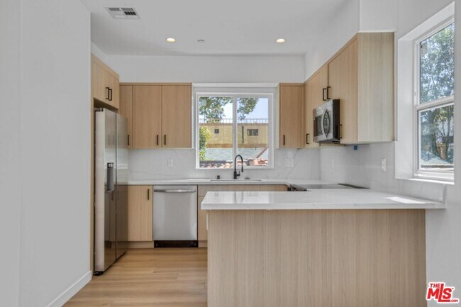 Building Photo - 10828 Hesby St