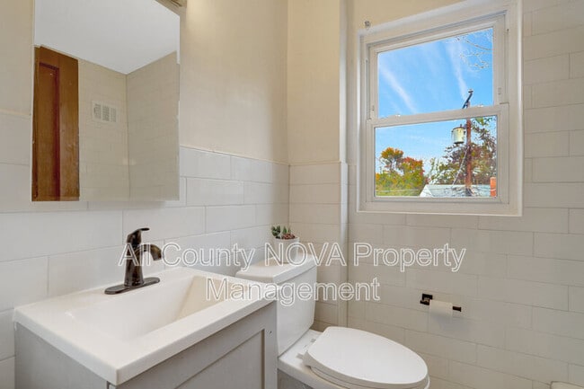 Building Photo - 2238 Farrington Ave